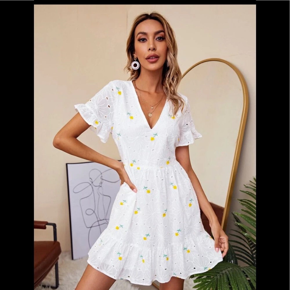 NWOT white floral ruffle hem dress